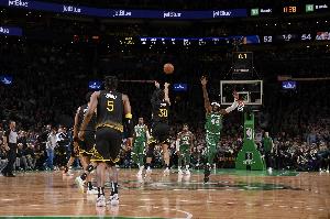 若除去超远压哨出手 库里生涯三分命中率能从42.3%升至42.8%