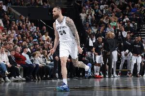 华体会下载-相当给力！马刺替补阵容上半场3人上双 布兰纳姆11分 马穆10分4板